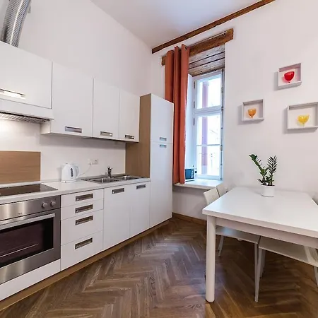 Best Apartments- Rataskaevu Studio טאלין